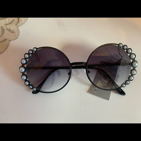 😎Sunglasses w/ Pearl Rim - Picture 6 of 8